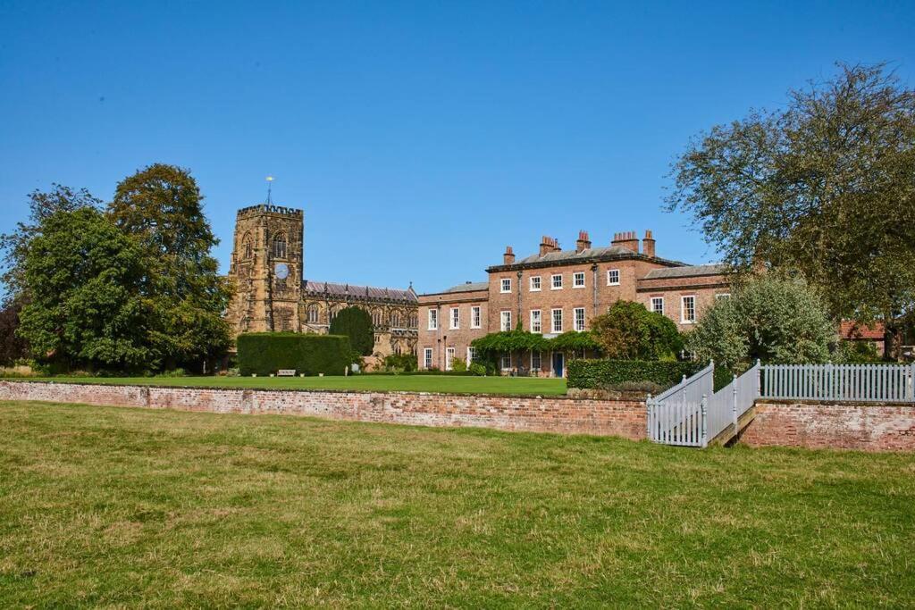 Thirsk Hall South Wing, North Yorkshire Экстерьер фото